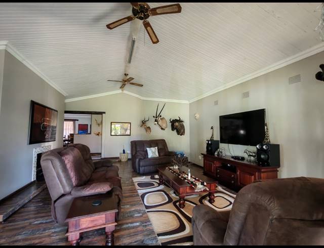 4 BEDROOM HOUSE FOR SALE IN THREE RIVERS EAST